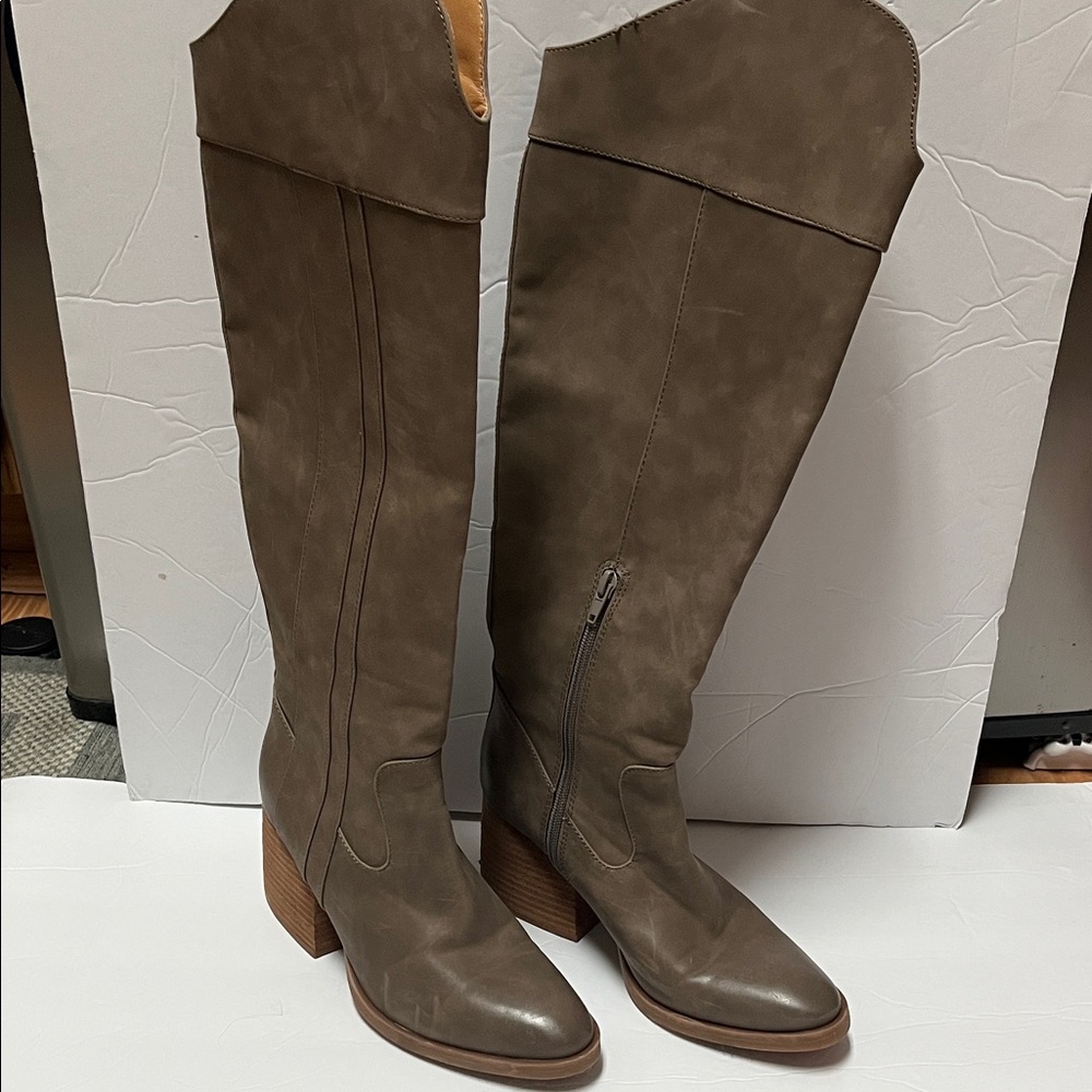 Korks Distressed Taupe Size 7M Stacked Heel Tall Boots